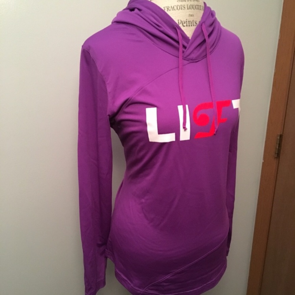 Lift NWOT Nylon and spandex comfy sports pull over